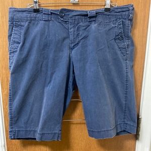 American Eagle Shorts size 14 Bermuda